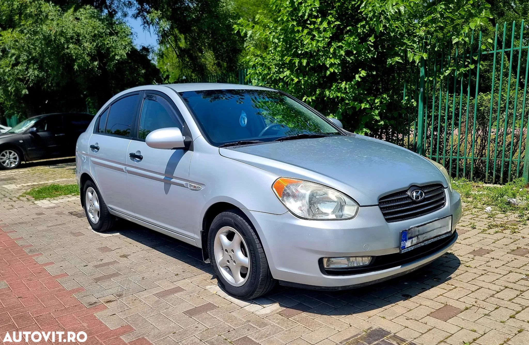Hyundai Accent - 1