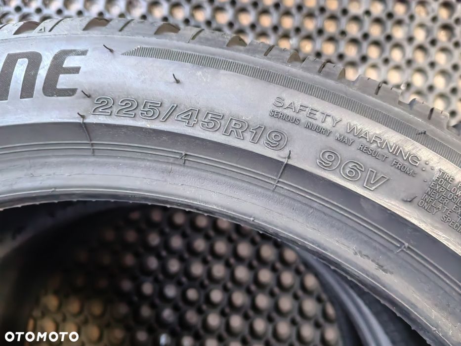 225/45R19 96V Bridgestone Blizzak LM005 para zima PZ52 - 8