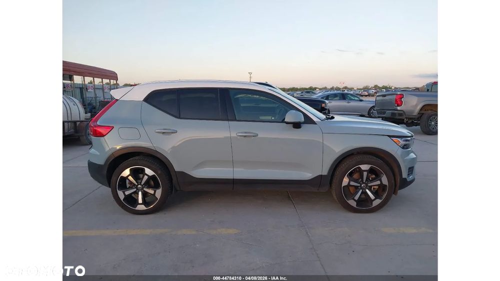 Volvo XC 40 T5 AWD Momentum - 4
