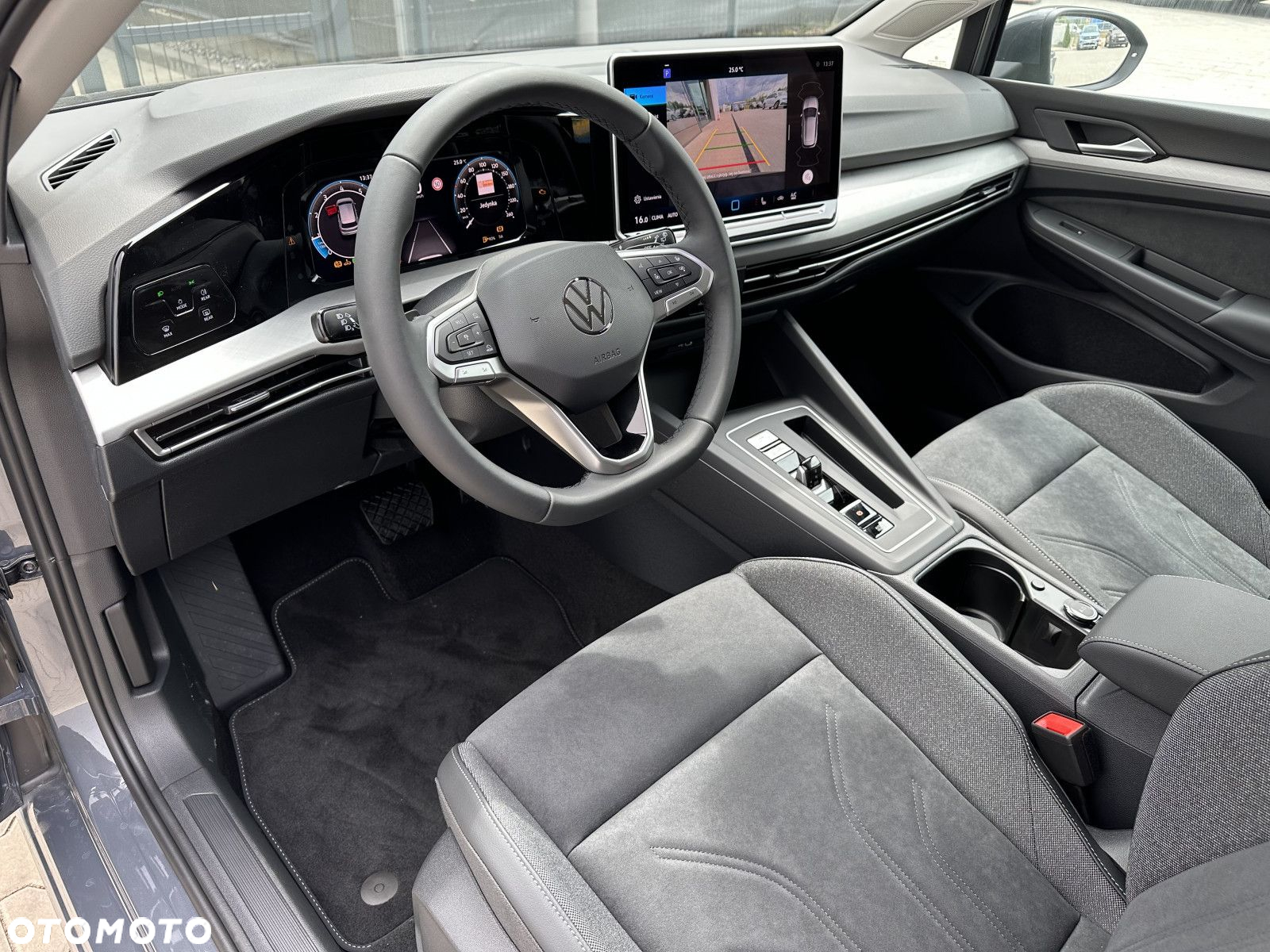 Volkswagen Golf - 11