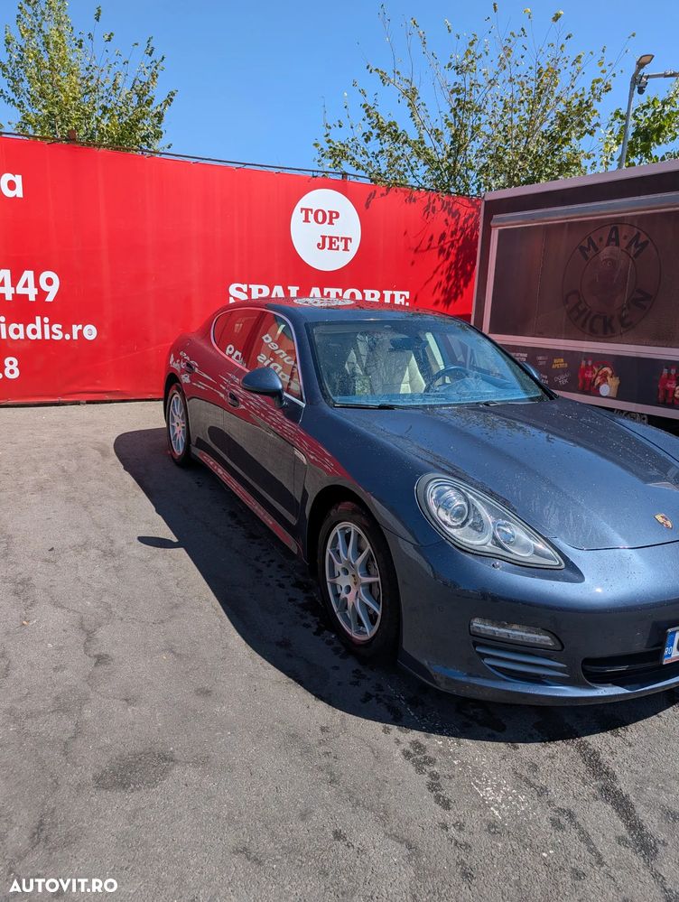 Porsche Panamera - 4