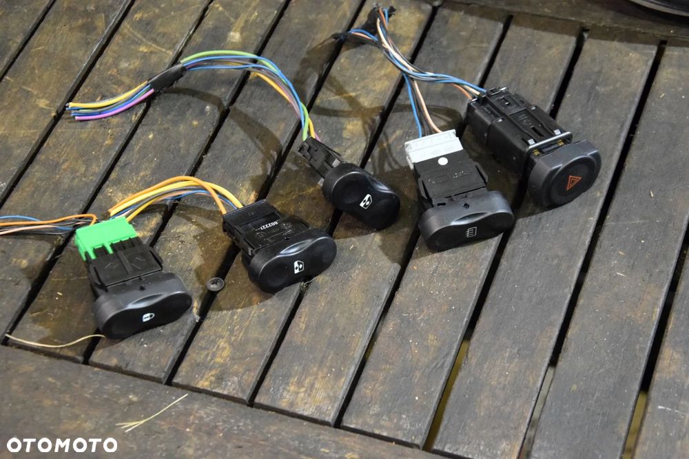 Dacia Sandero Logan 08-12 Duster Przełącznik przycisk szyby centralnego zamka awaryjnych - 1