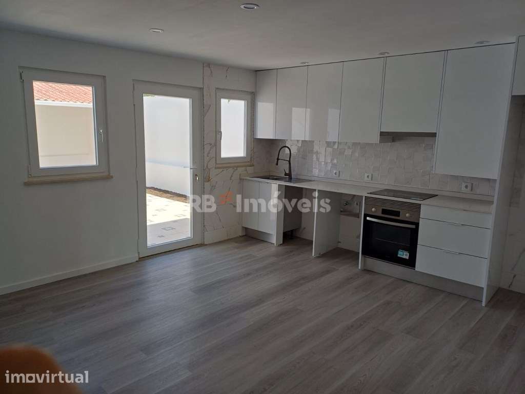 Moradia T1+2 remodelada em S. Miguel do Rio Torto, Abrantes - Grande imagem: 2/10