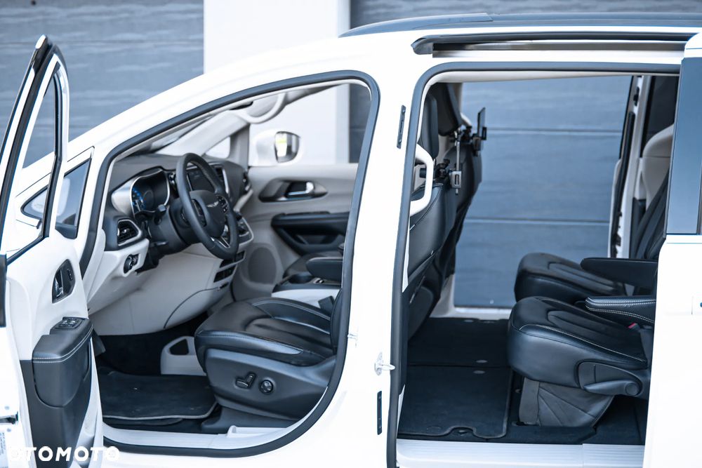 Chrysler Pacifica - 19