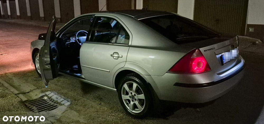 Ford Mondeo 1.8 Silver X - 34