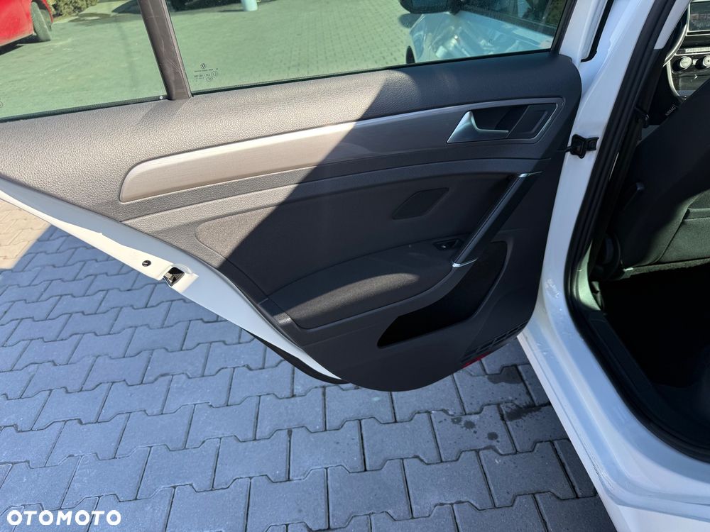 Volkswagen Golf - 14