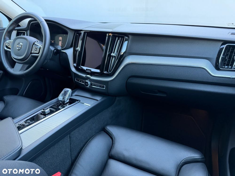 Volvo XC 60 B5 B AWD Plus Bright - 24