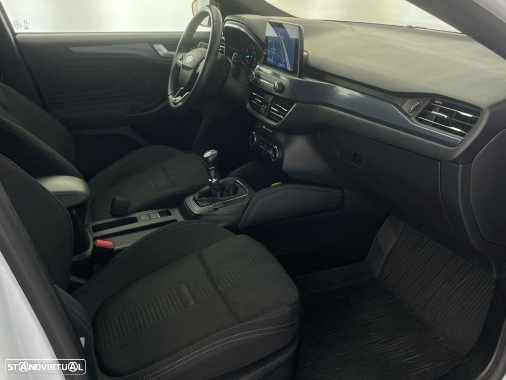 Ford Focus 1.0 EcoBoost Active - 23