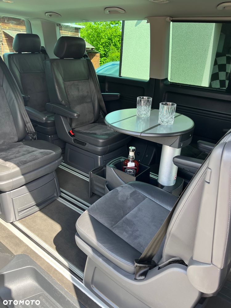 Volkswagen Multivan - 1