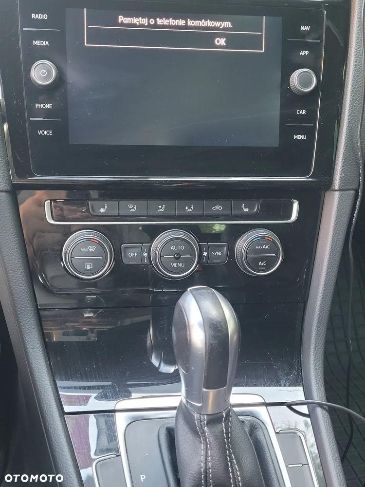 Volkswagen Golf - 6