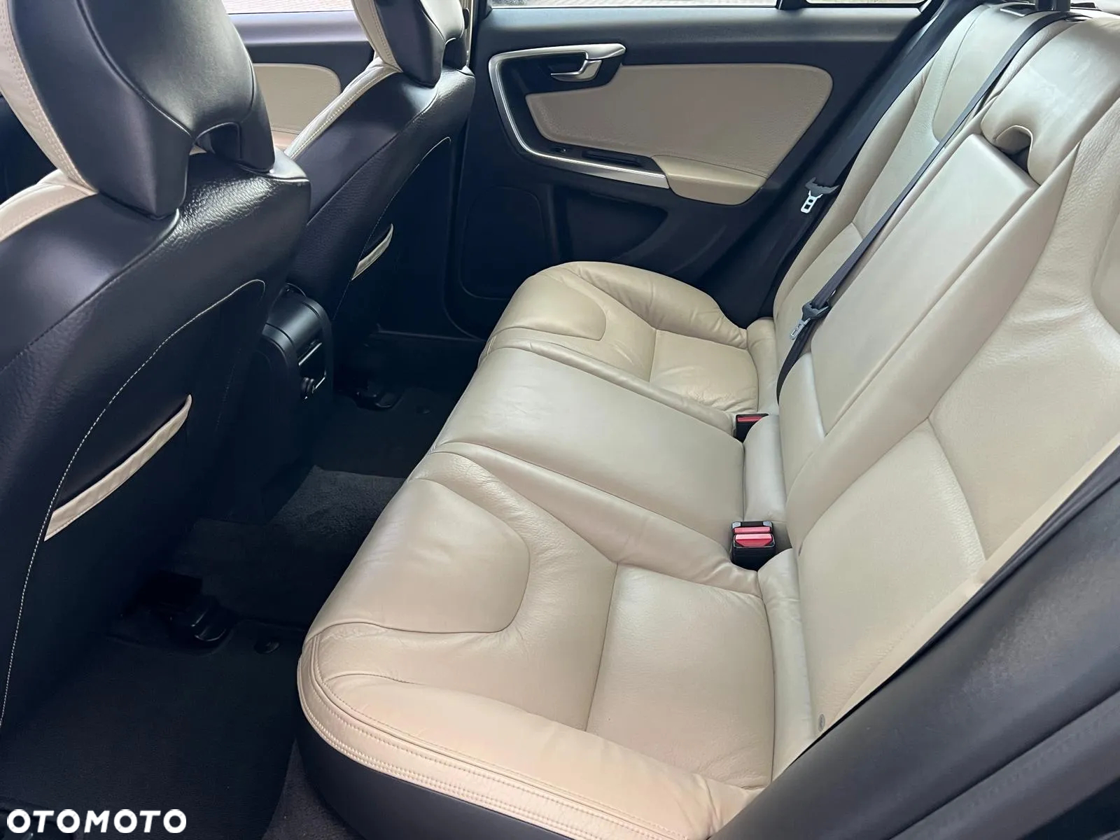 Volvo V60 D5 Summum - 19