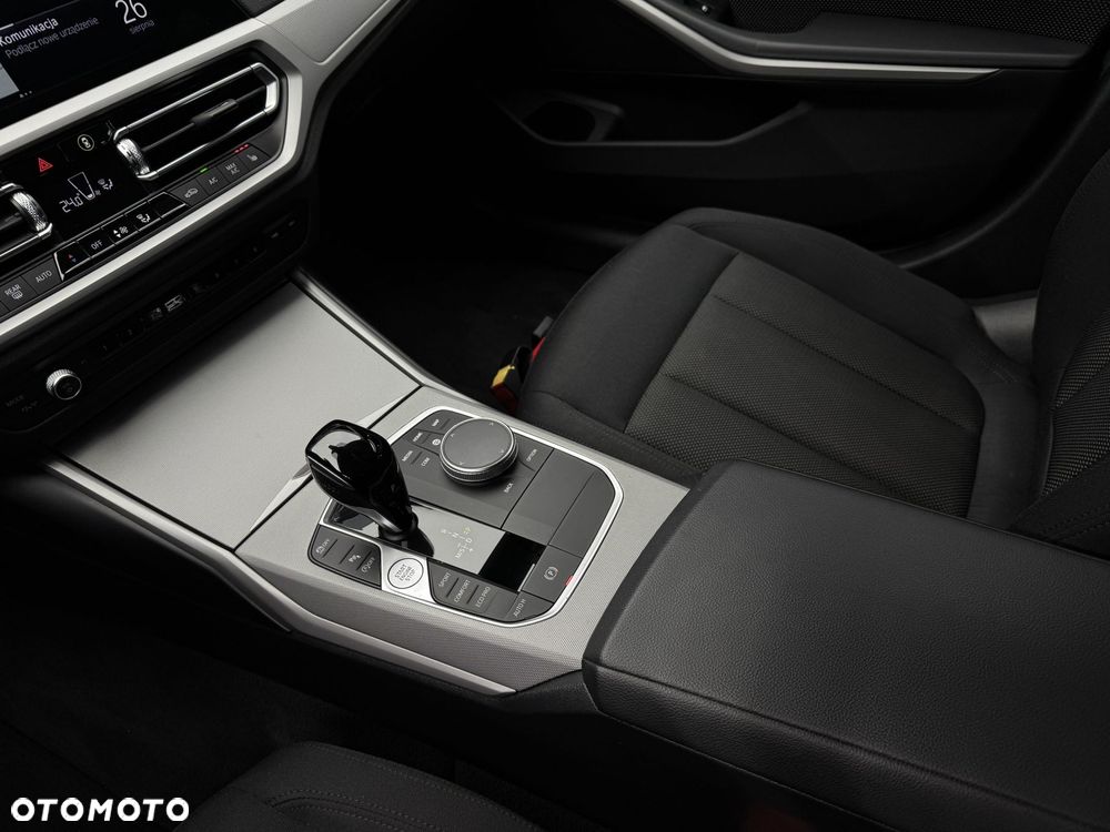 BMW Seria 3 318i - 28