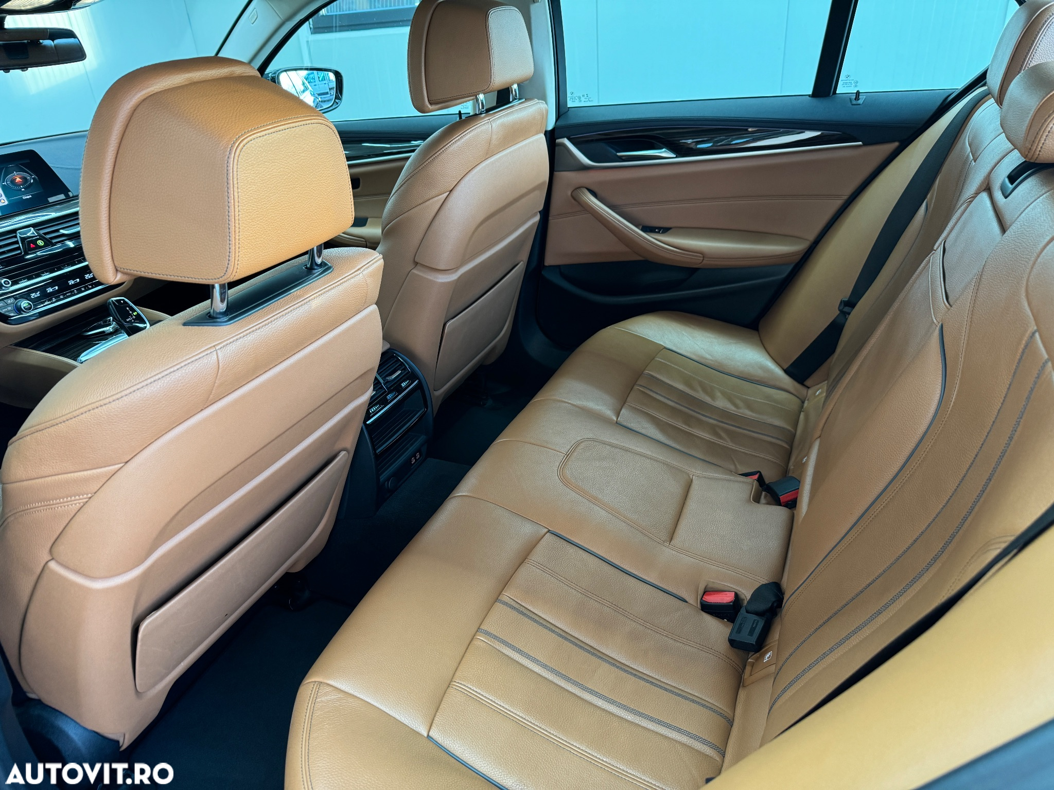 BMW Seria 5 530e xDrive AT PHEV - 29