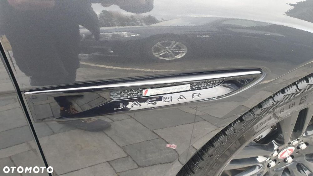 Jaguar XE 2.0 D AWD R-Sport - 10