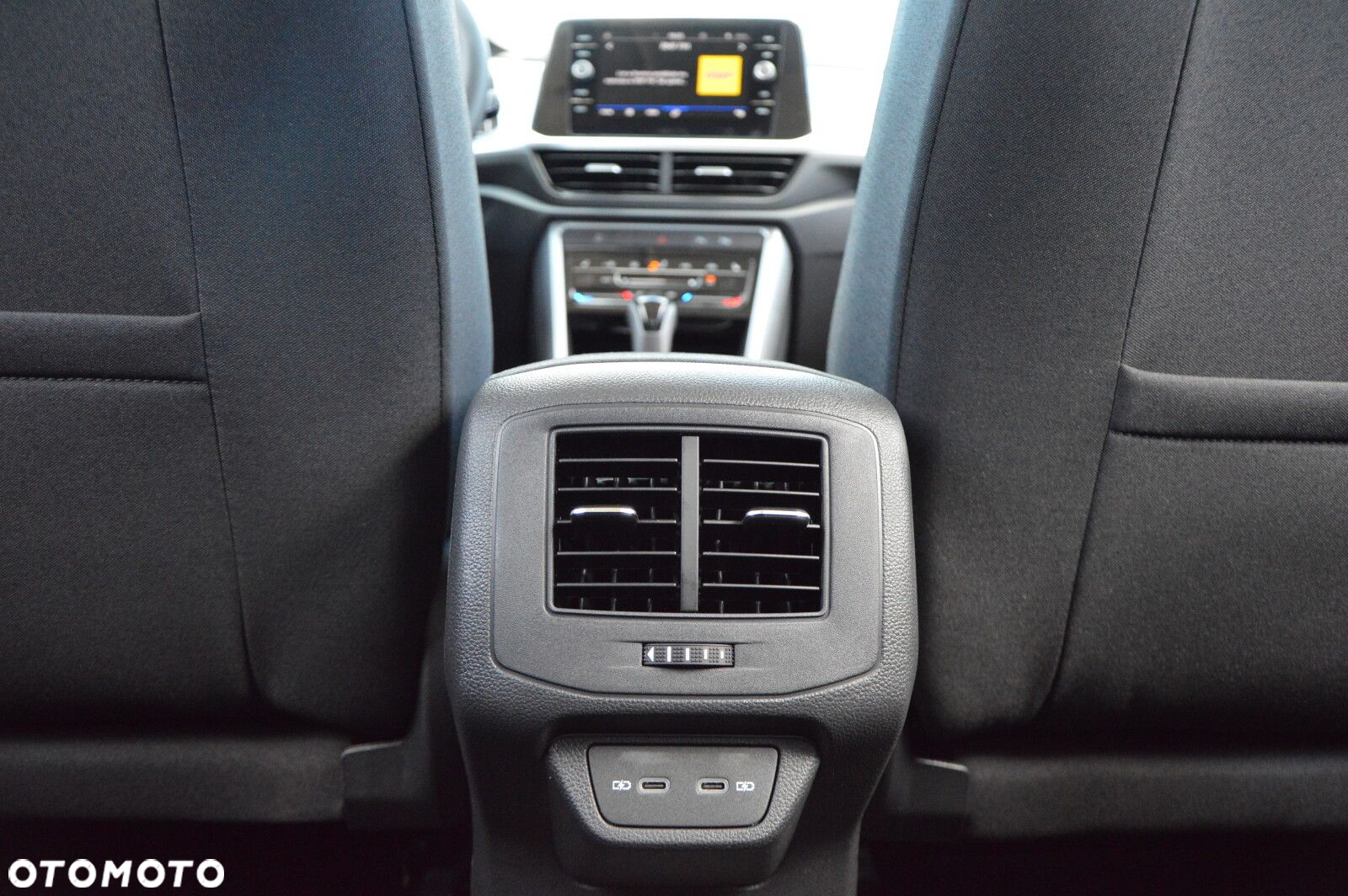 Volkswagen T-Roc - 21