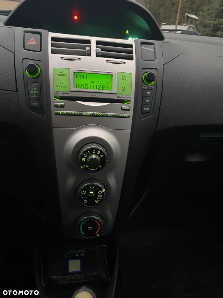 Toyota Yaris 1.0 VVT-i - 4