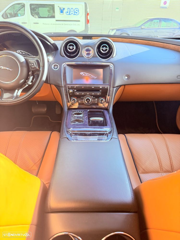 Jaguar XJ 3.0 D V6 Premium Luxury - 33