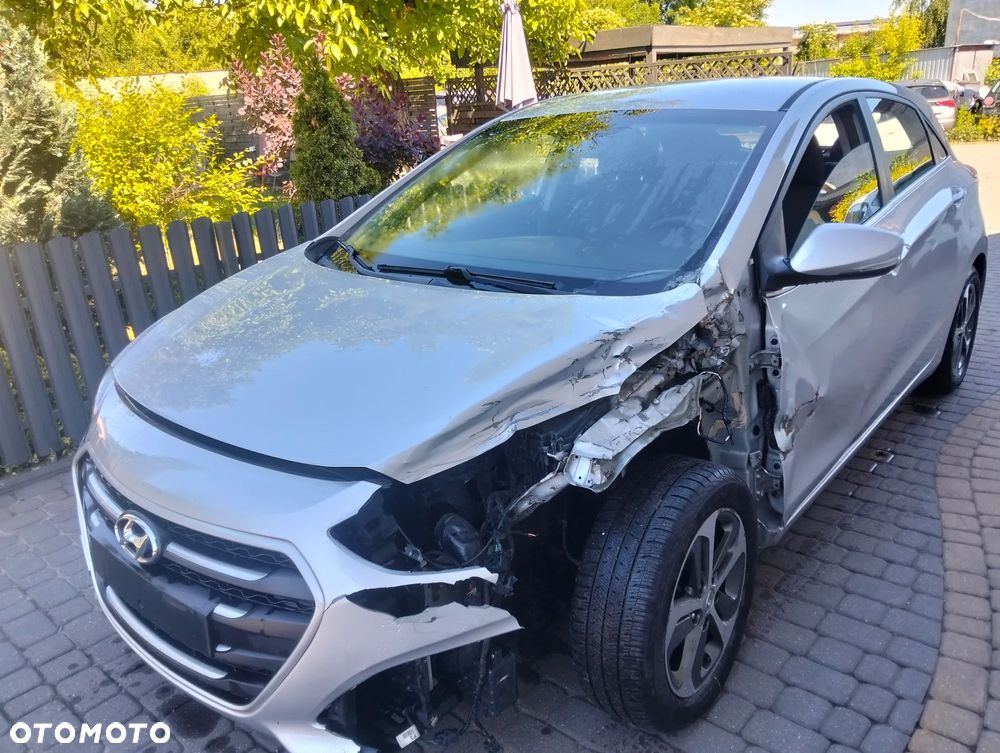 Hyundai i30 blue Kombi 1.6 CRDi YES Silver - 4