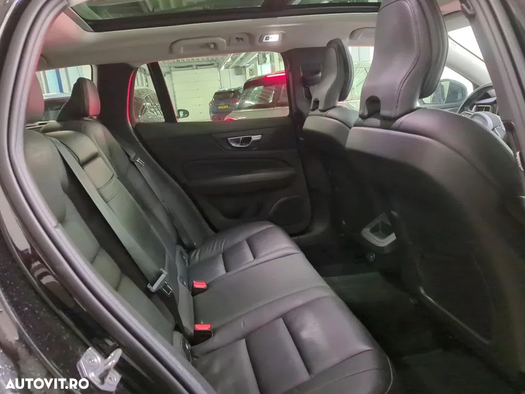 Volvo V60 B5 B AWD Geartronic Momentum Pro - 3