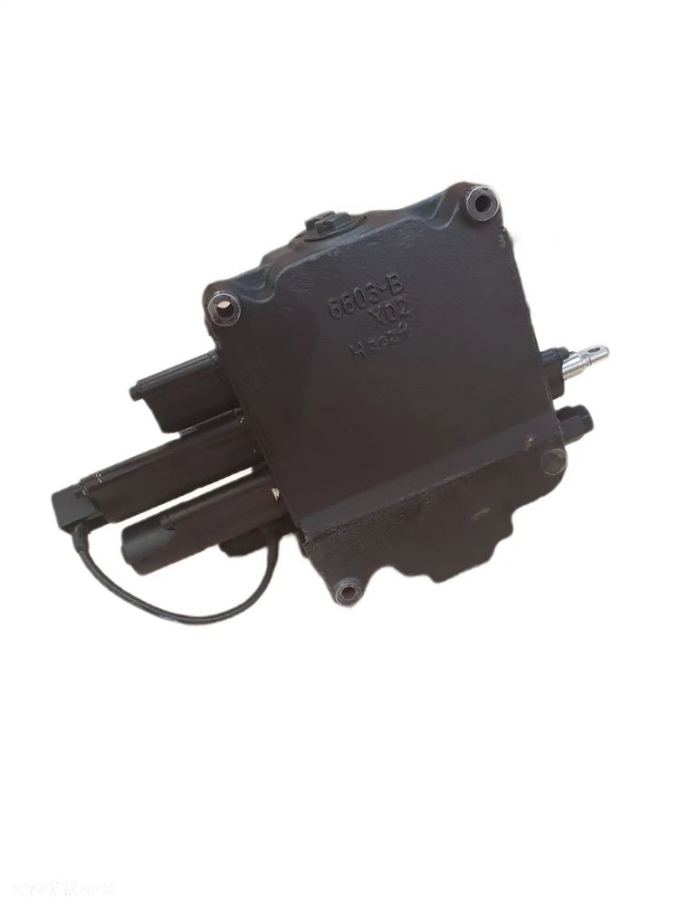 Rozdzielacz przedni HUSCO JCB 332/F8152 OEM - 4