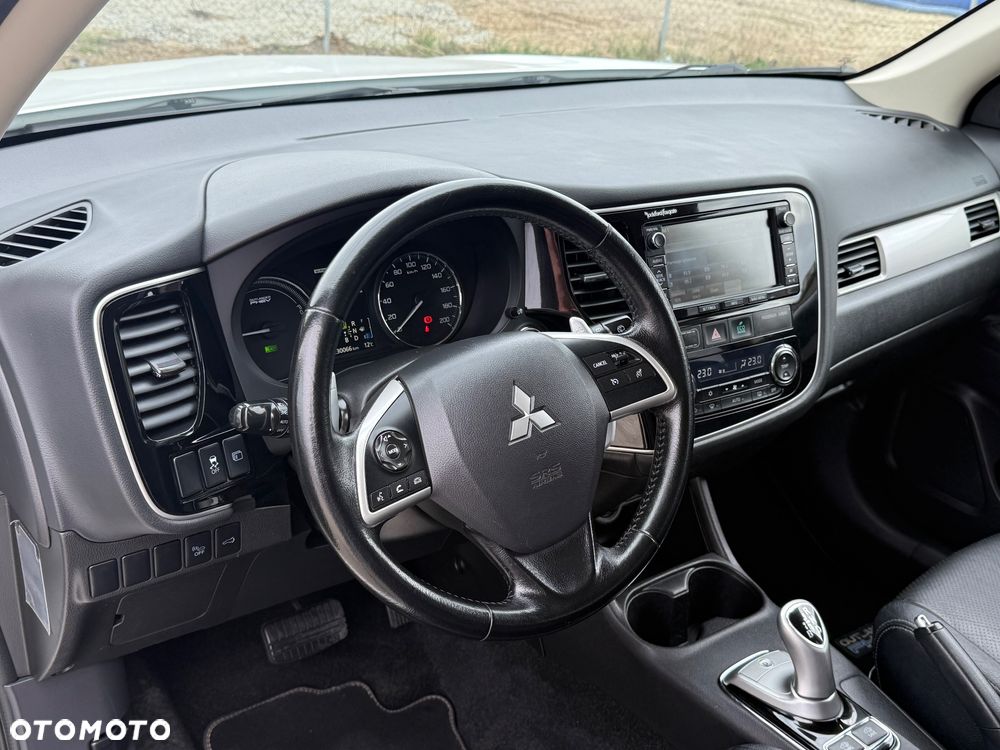 Mitsubishi Outlander 2.0 4WD Top - 16