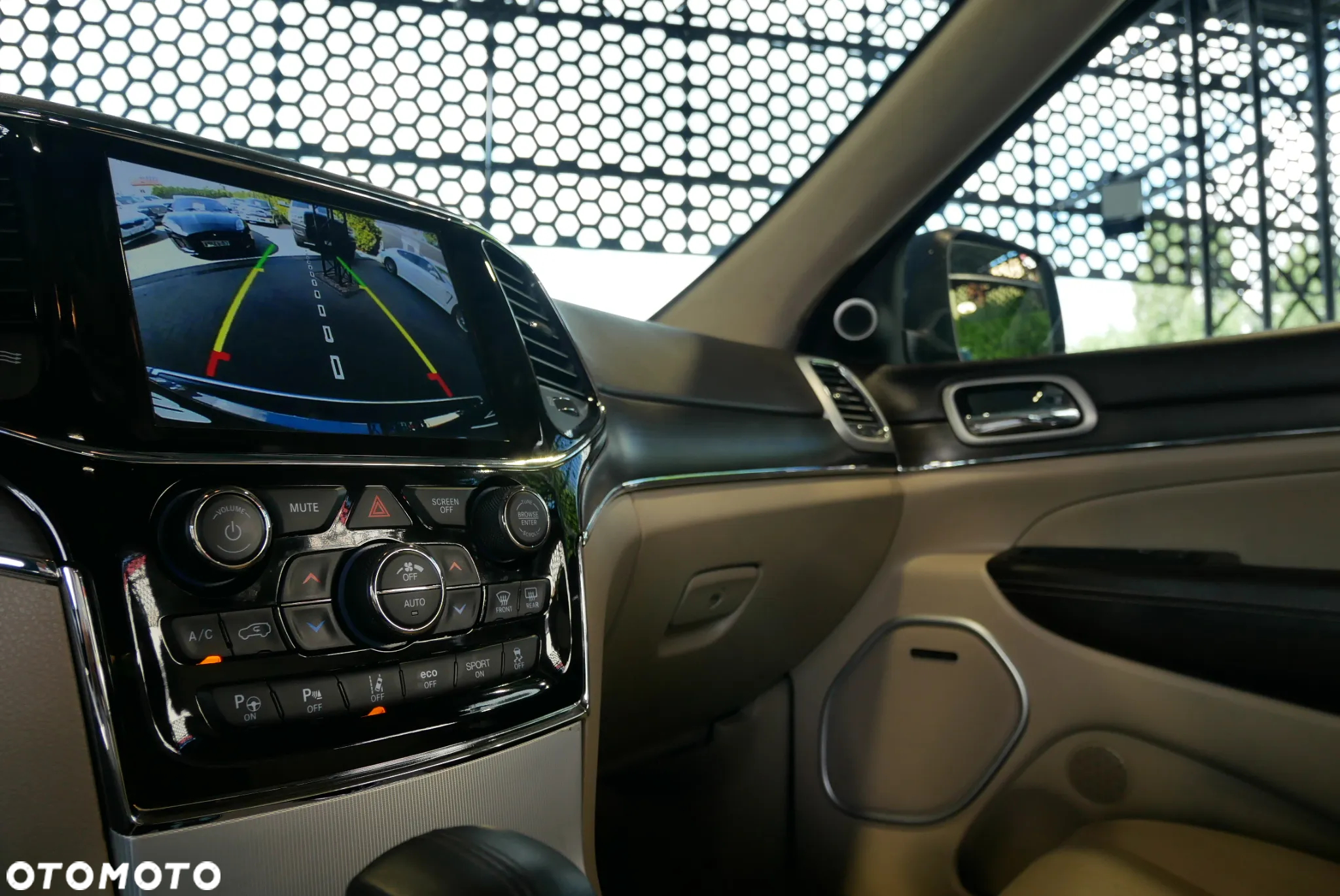 Jeep Grand Cherokee 5.7 V8 HEMI Summit - 27