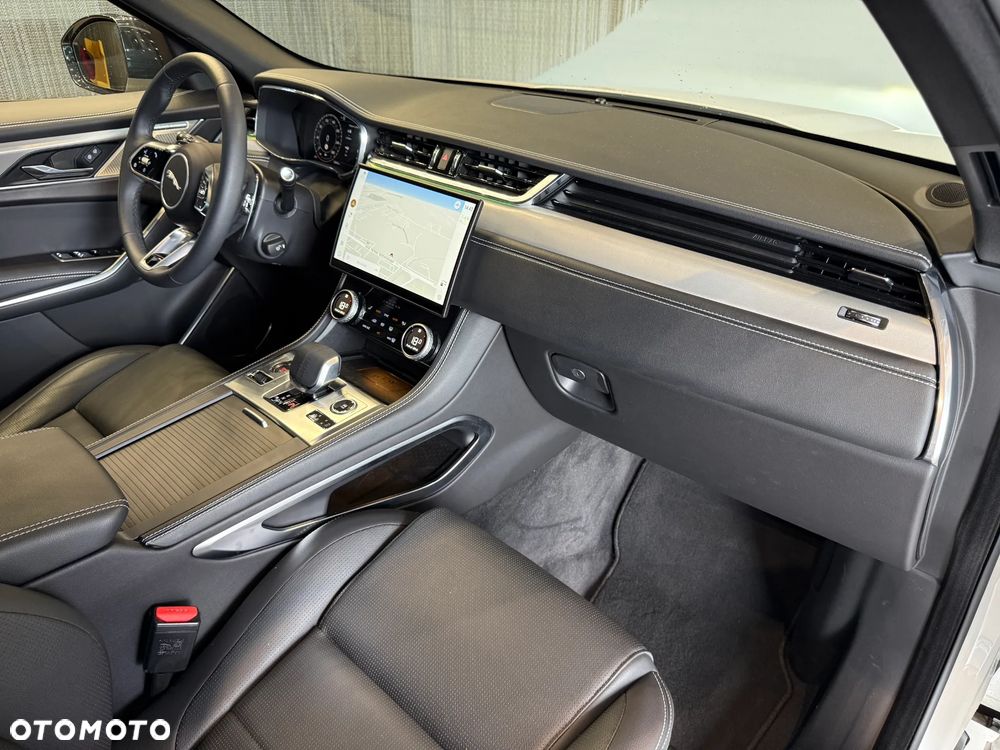 Jaguar F-Pace 2.0 D200 mHEV AWD R-Dynamic SE - 11