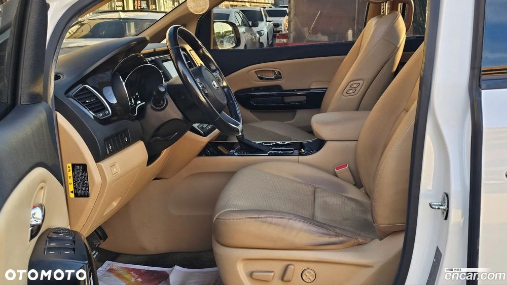 Kia Carnival - 7