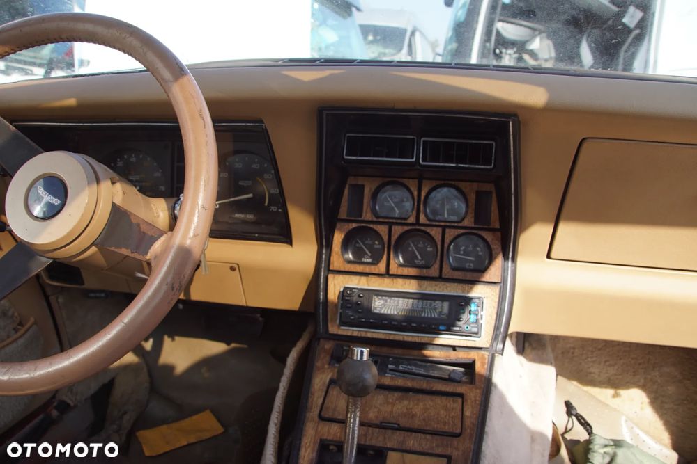 Chevrolet Corvette - 11