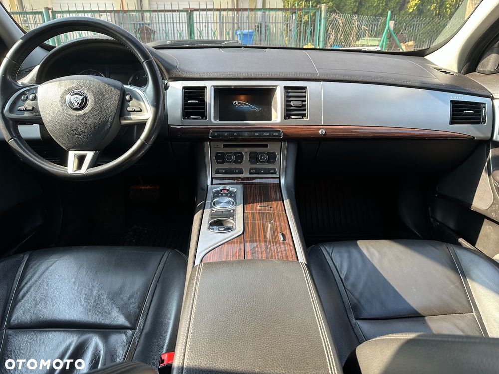 Jaguar XF 2.2 D Luxury - 13