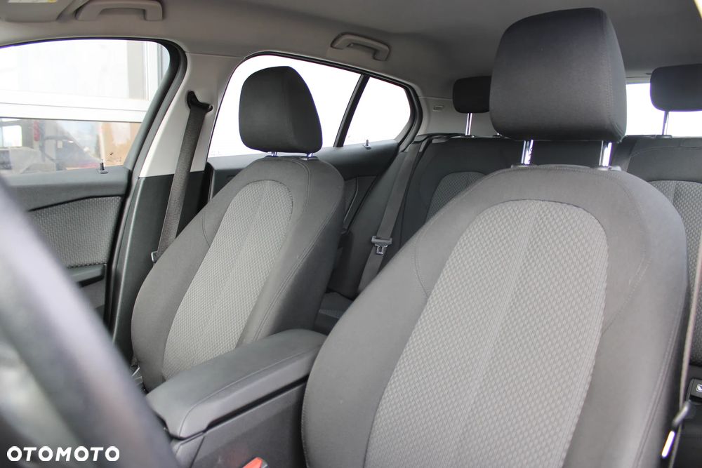 BMW Seria 1 118i - 28