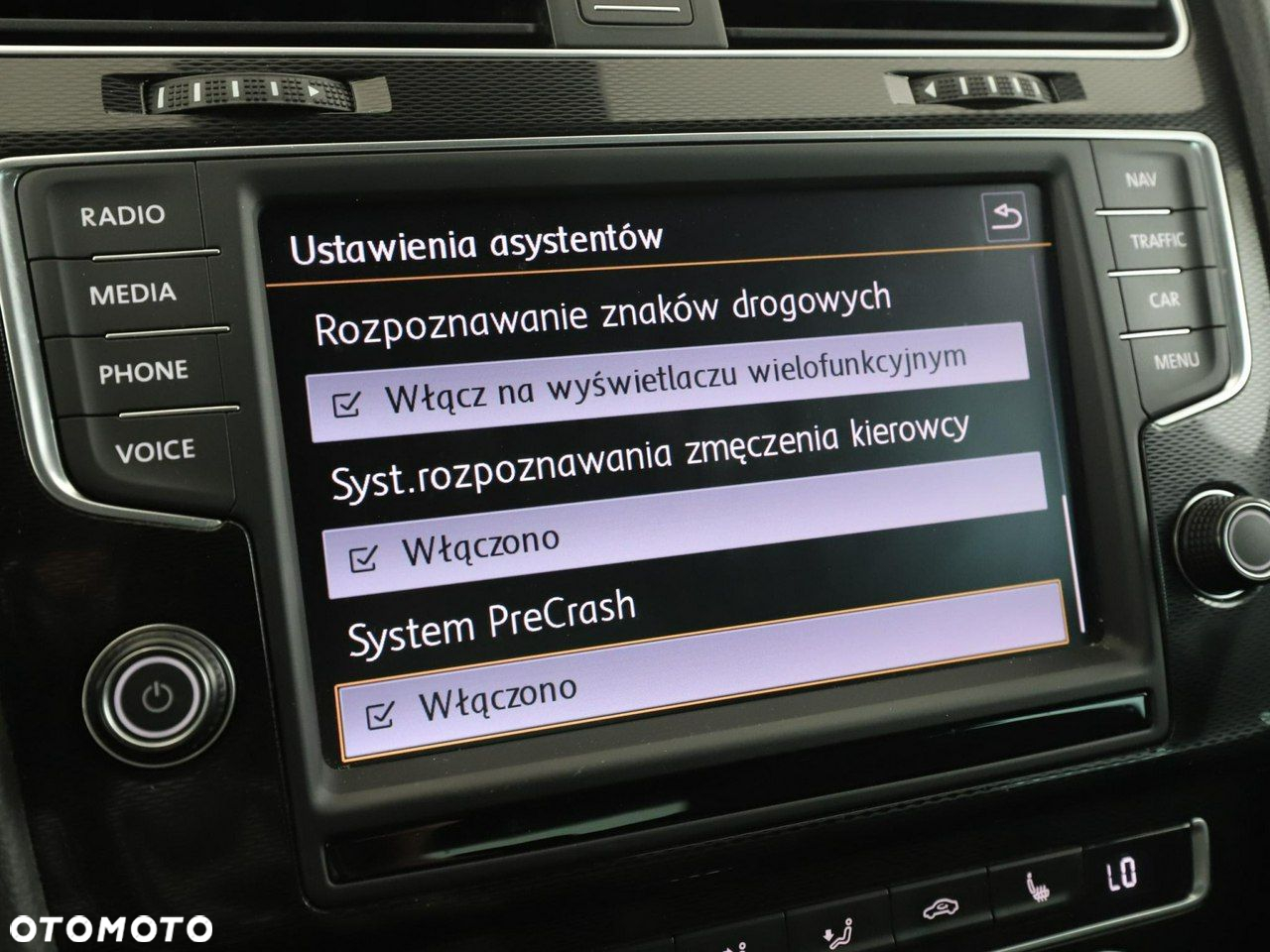 Volkswagen Golf - 28