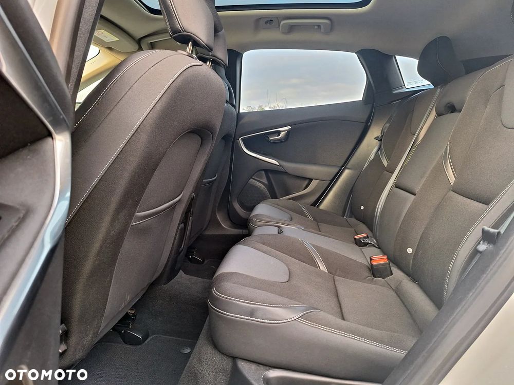 Volvo V40 D2 Momentum - 19