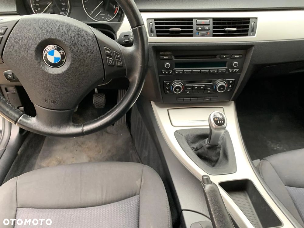 BMW Seria 3 318d - 17