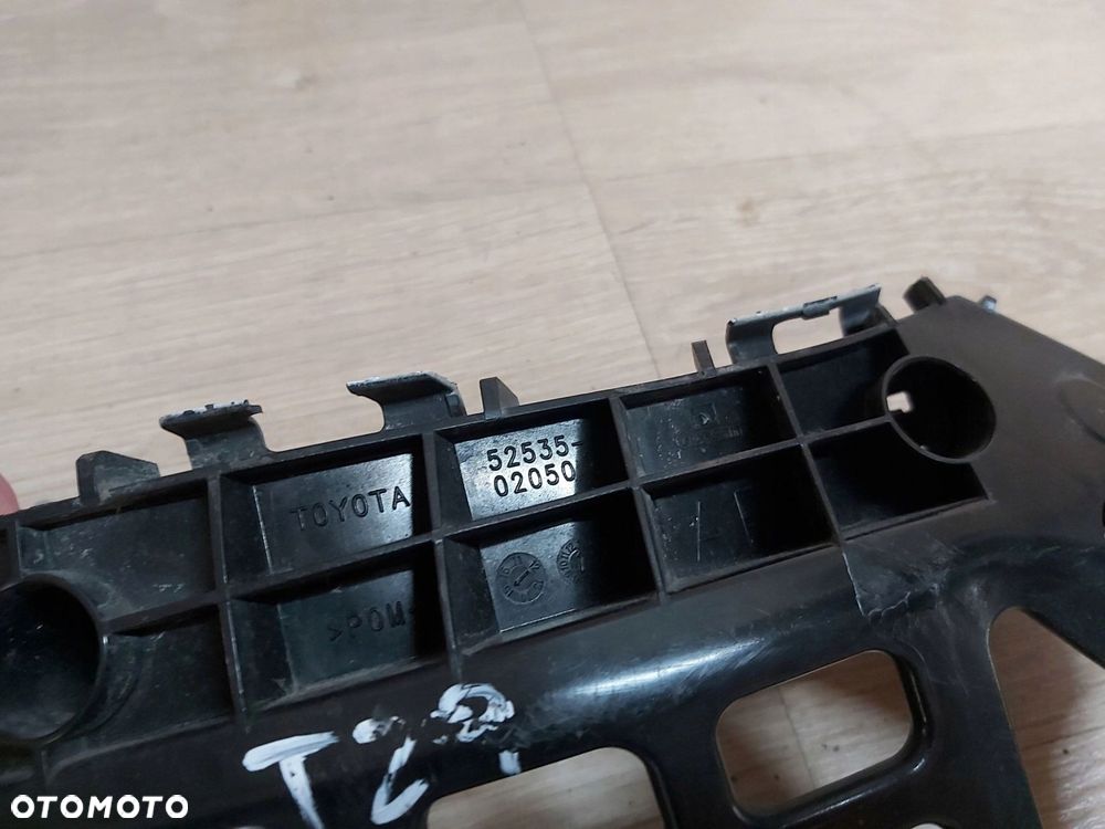 Toyota Auris II ślizg zderzaka prawy przód 52535-02050 - 2