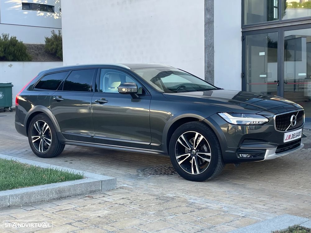 Volvo V90 Cross Country 2.0 D4 Pro AWD Geartronic - 1