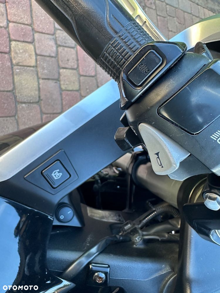 Honda VFR - 13