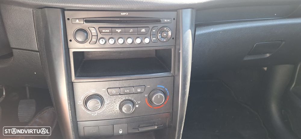 Peugeot 207 1.4 16V Active - 8