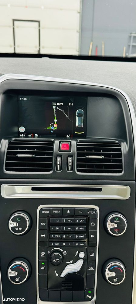 Volvo XC 60 D4 Geartronic Momentum - 24