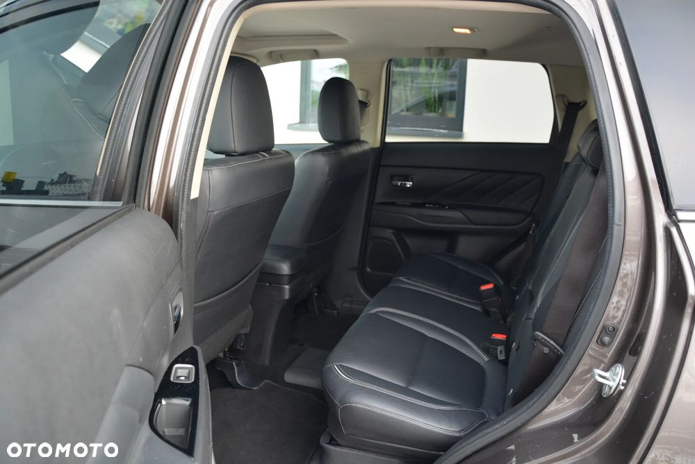 Mitsubishi Outlander 2.0 4WD Top - 29