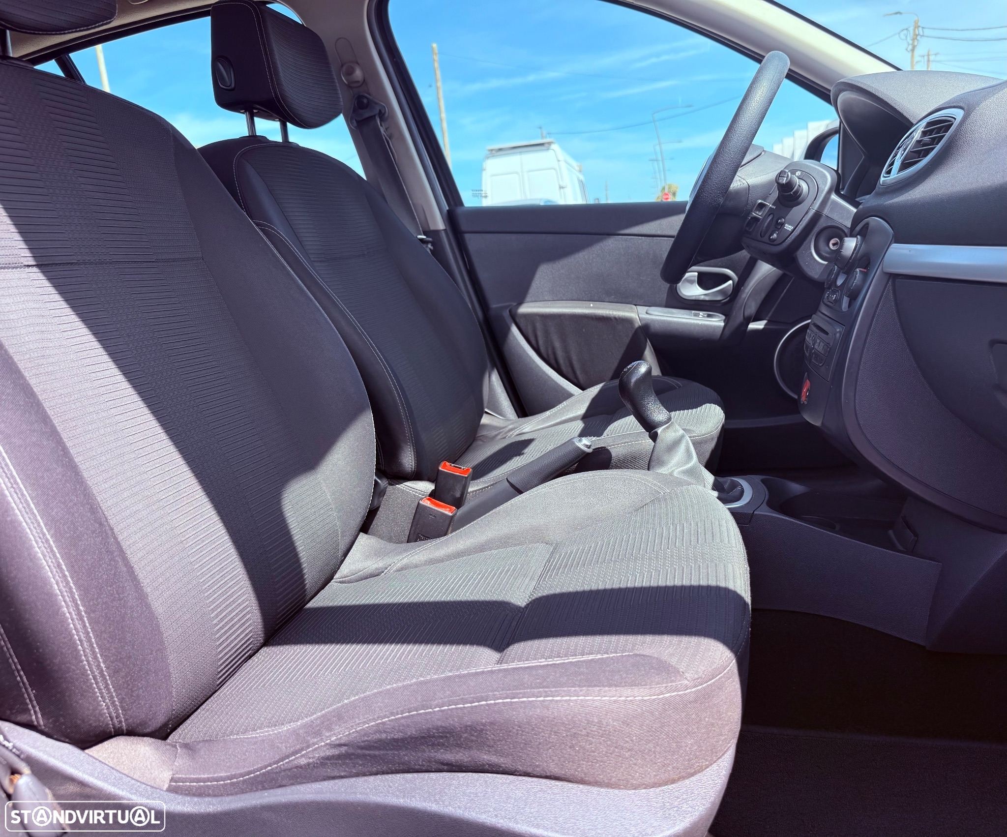 Renault Clio 1.2 16V Fairway - 13