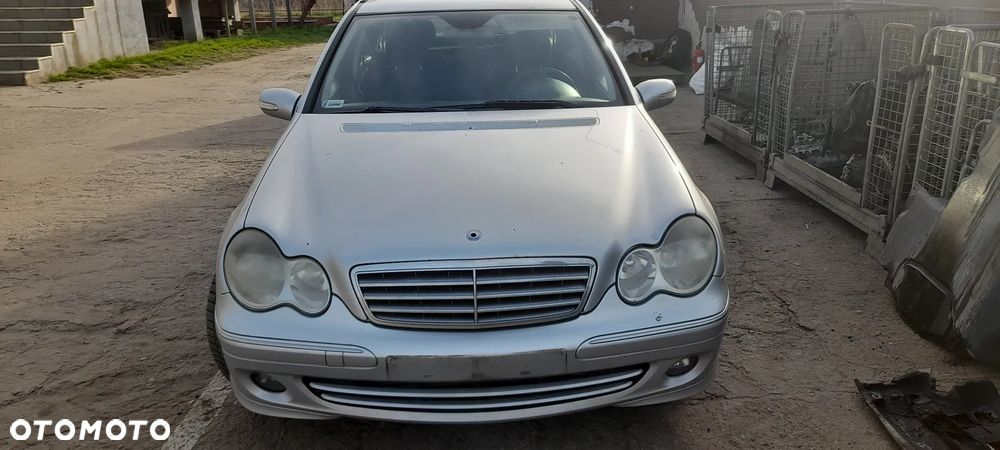 MERCEDES W203 S203 C220 zderzak tylny  775 - 3