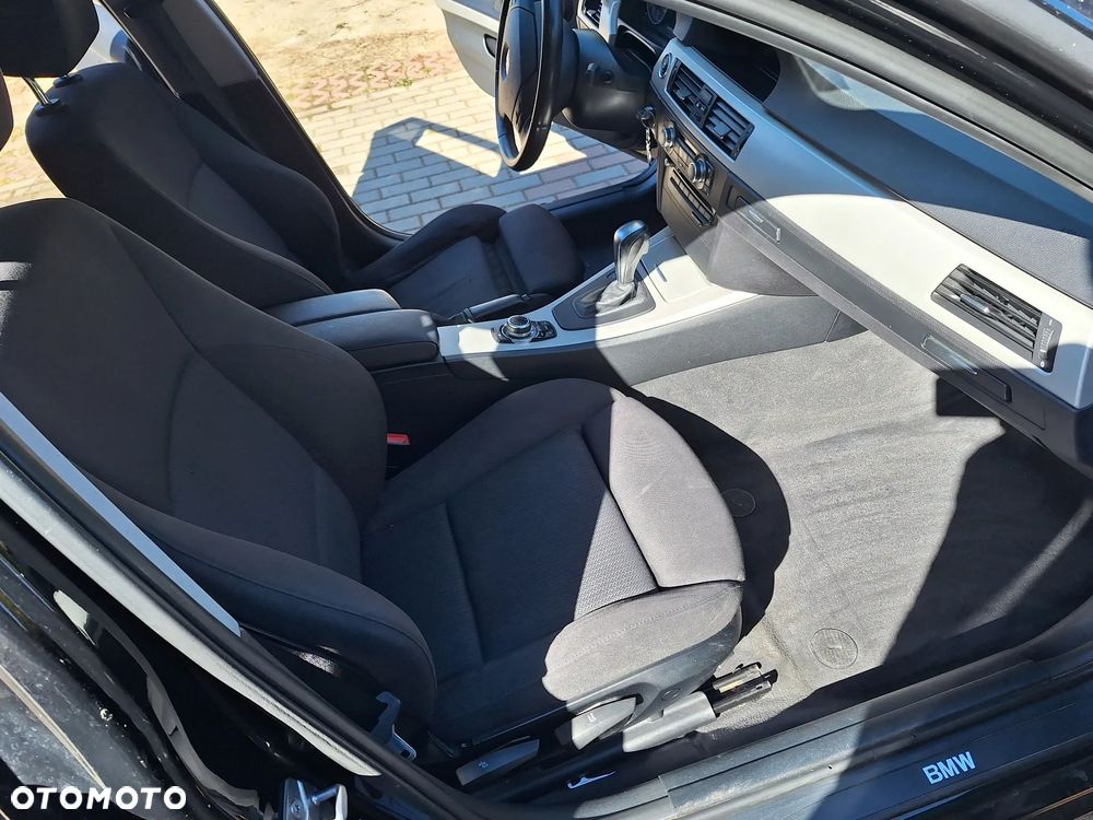 BMW Seria 3 318d DPF Edition Sport - 11