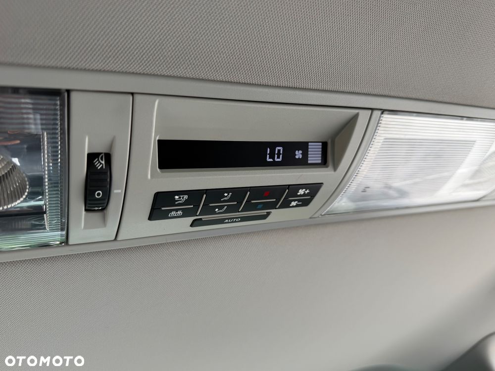 Volkswagen Multivan - 18