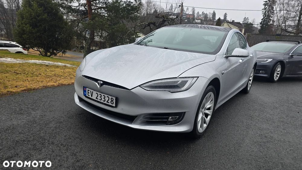 Tesla Model S - 6
