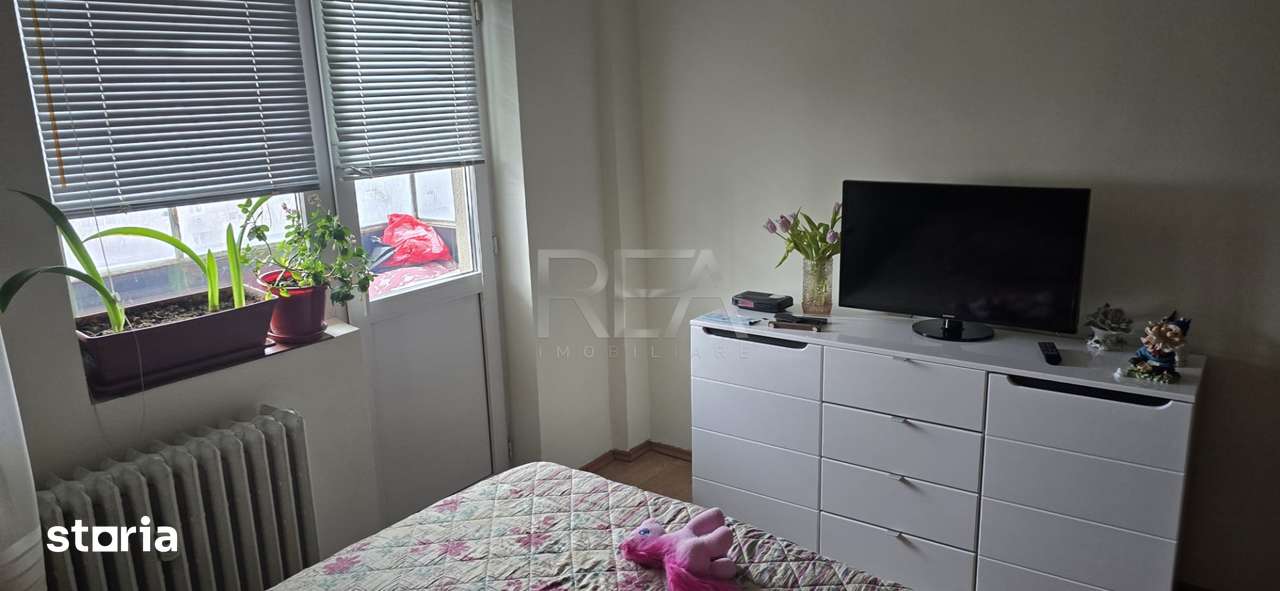 3 camere, et 7/10, 74 mp, bloc 1979-Pacii, Str Barsanesti — fotografia 1