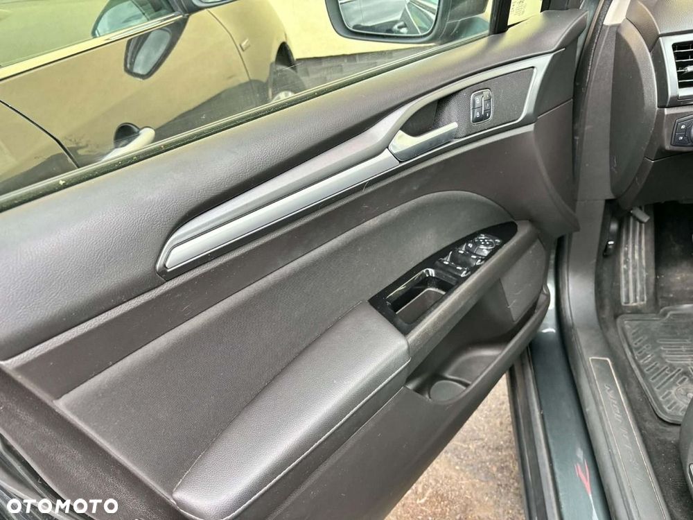 Ford Mondeo - 32