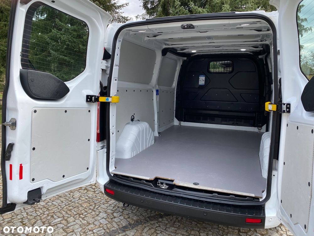 Ford TRANSIT CUSTOM - 21