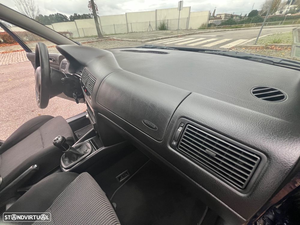 VW Golf 1.9 TDi 25 Anos - 14
