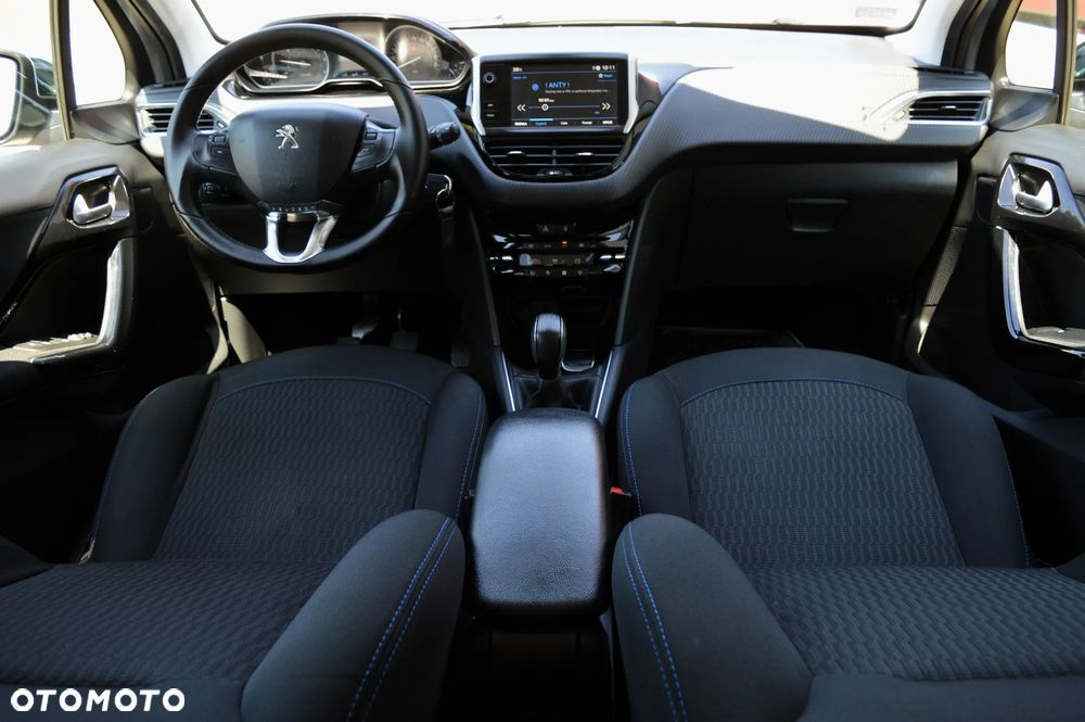 Peugeot 208 1.2 PureTech Allure - 8